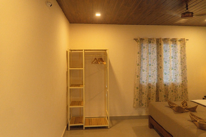 Room 12 of 33