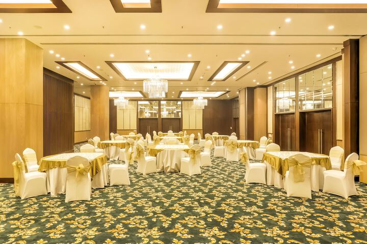 Ballroom/Hall 35 of 42