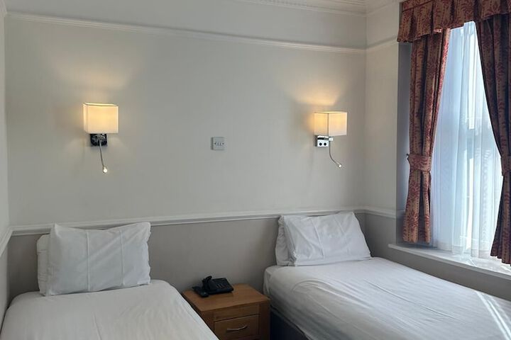 Room 19 of 32