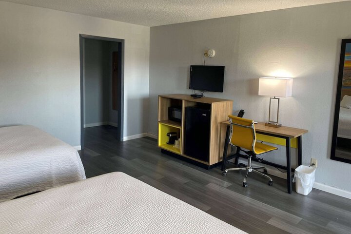 Room 2 of 8