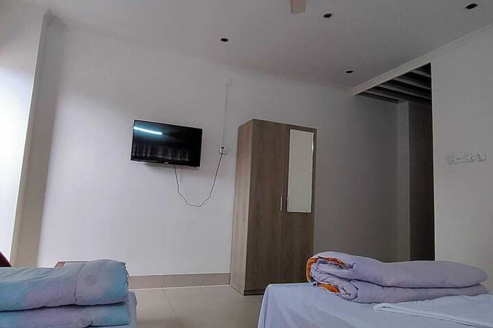 Room 10 of 16