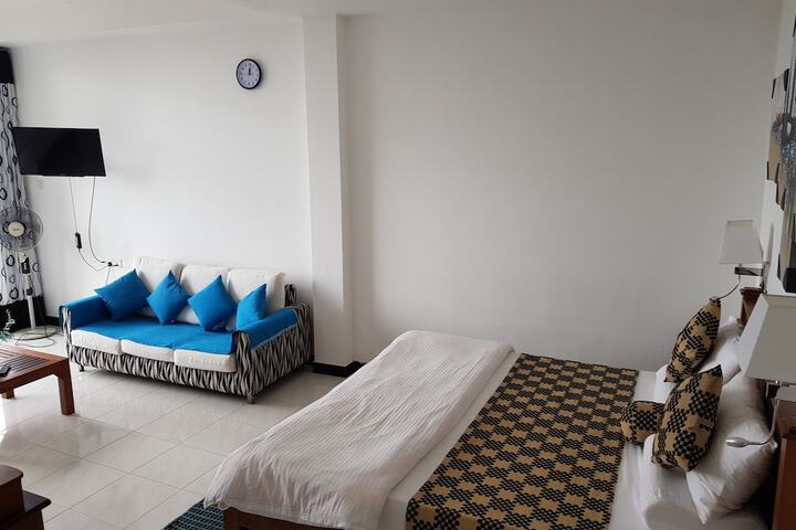 Room 2 of 33
