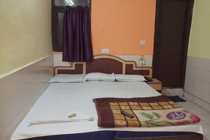 Room 2 of 7