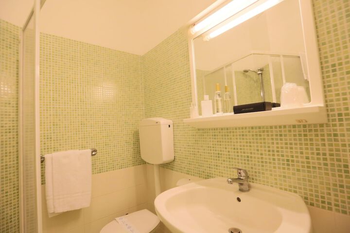 Room 15 of 43