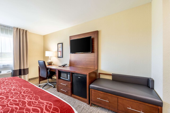 1 King Bed (2 of 16)