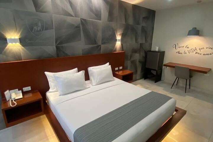 Room 9 of 82