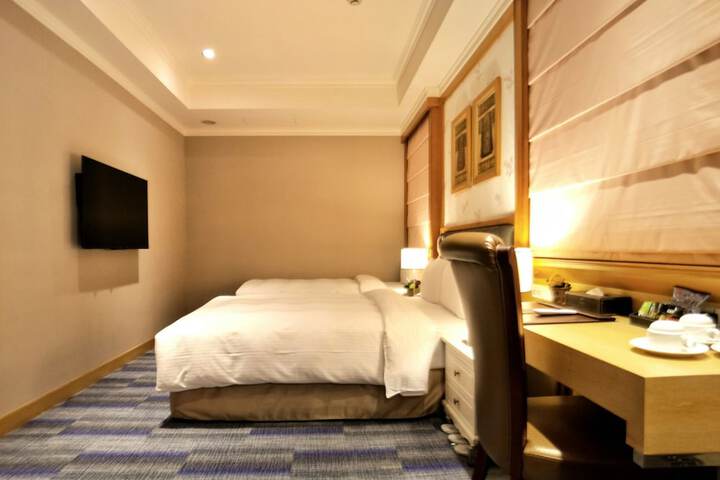 Room 18 of 82