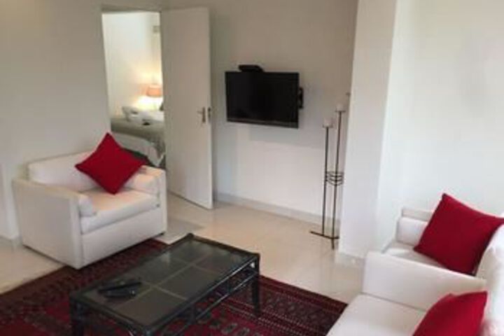 Room 9 of 12