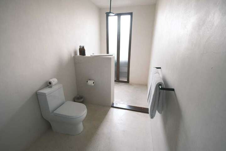 Room 33 of 79