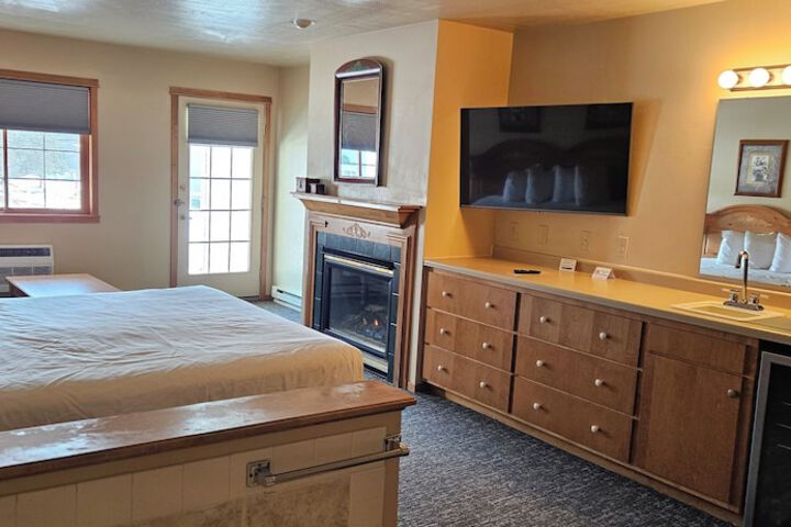 Room 34 of 100
