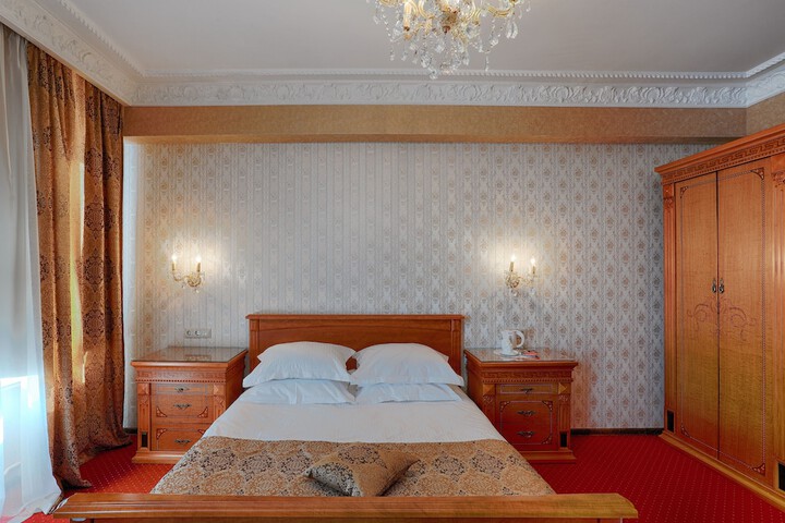Room 28 of 72