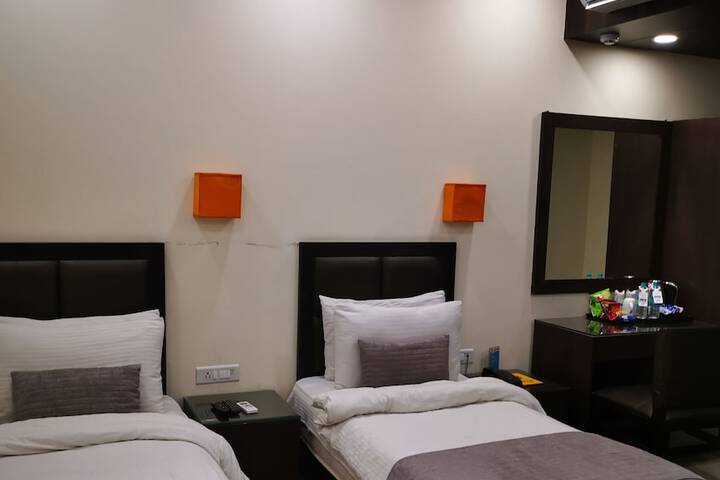 Room 33 of 98