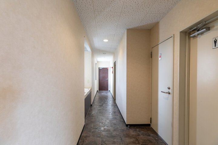 Ballroom/Hall 74 of 84