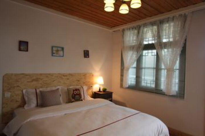 Room 10 of 16