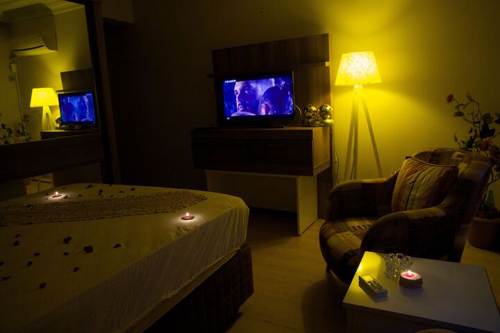 Room 21 of 28