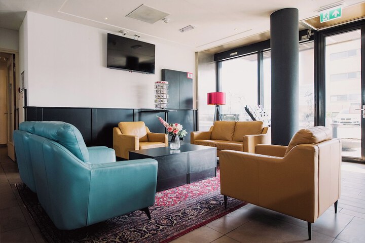 Entrance & Lobby