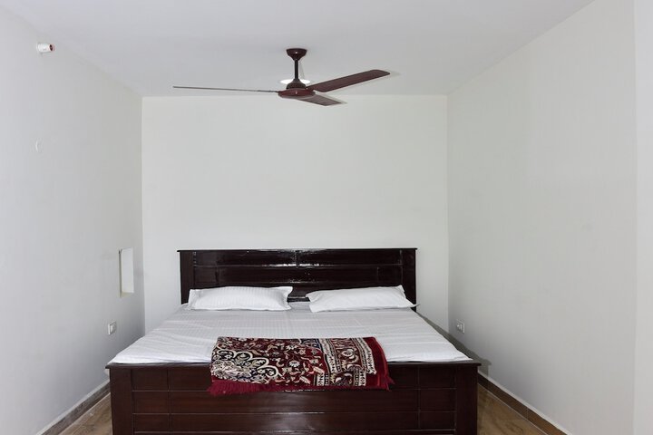 Room 8 of 14