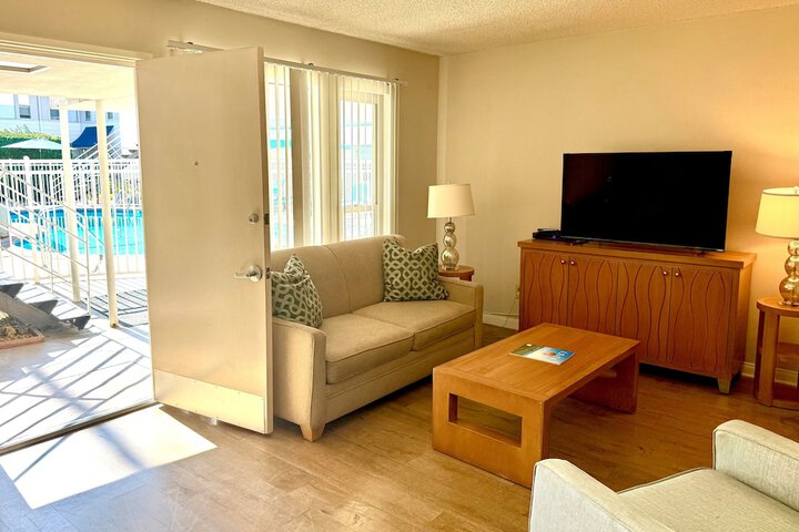 Room 13 of 36
