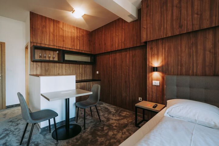 Room 21 of 129