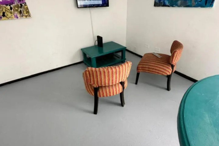 Room 7 of 10