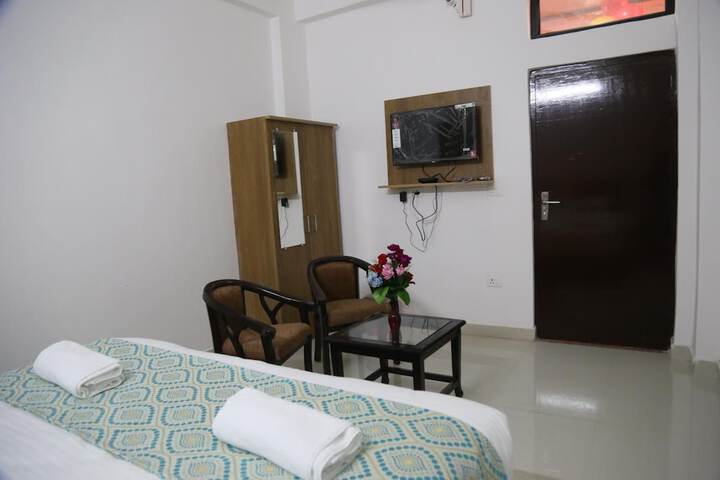 Room 18 of 32