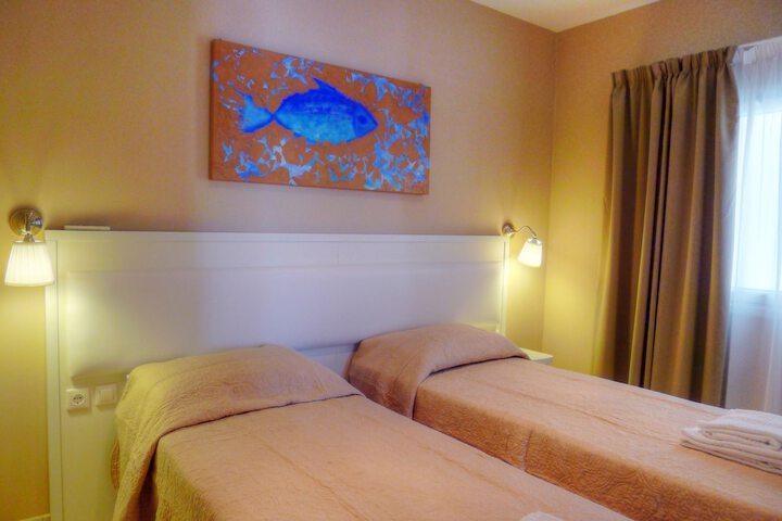 Room 8 of 108