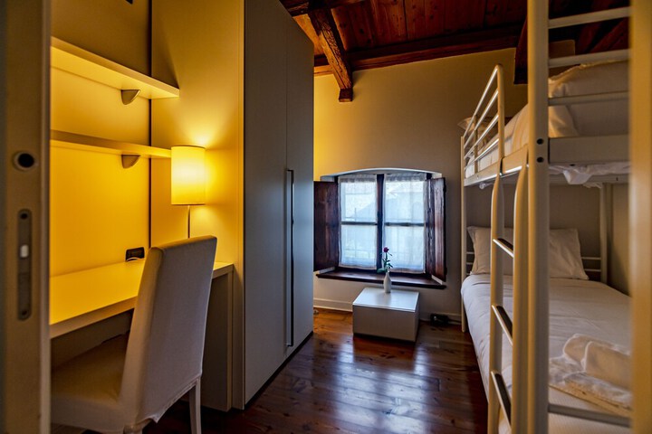 Room 15 of 34