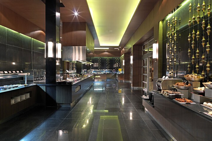 Dining 136 of 196