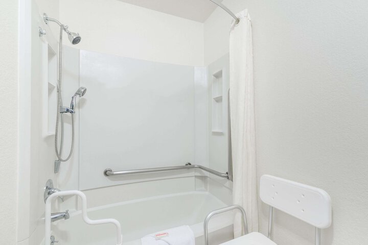 Room 11 of 20