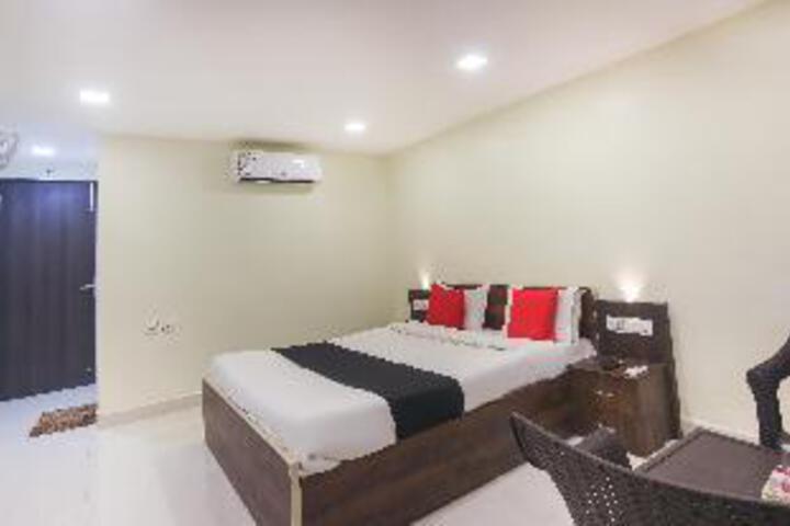 Capital O 66404 The Living Space