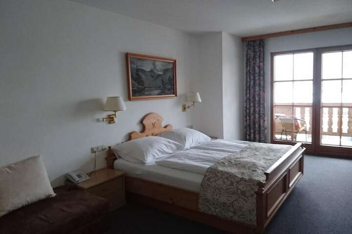 Room 8 of 22