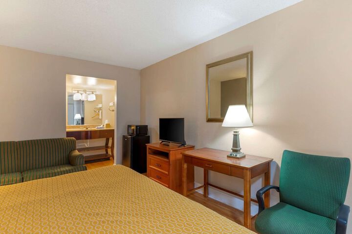 1 King Bed Upgrade (2 of 6)