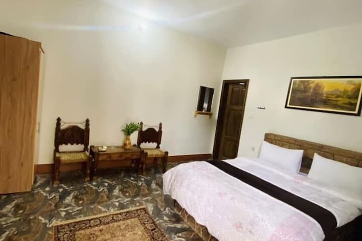 Room 6 of 23