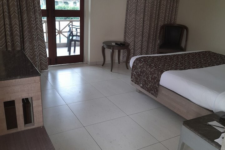 Room 9 of 64