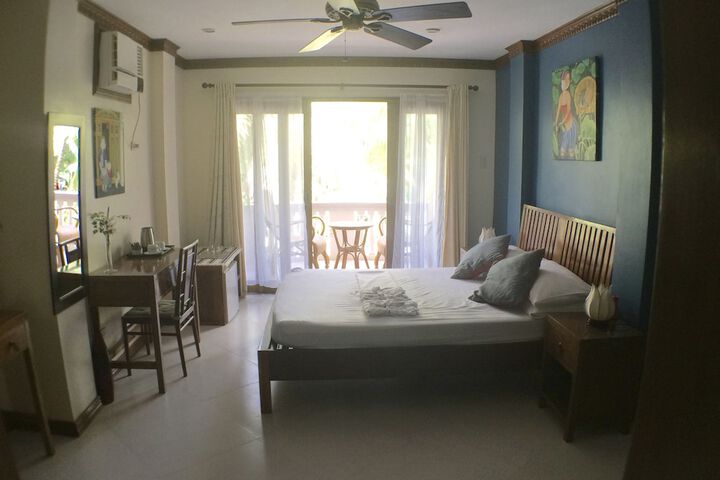 Room 13 of 33