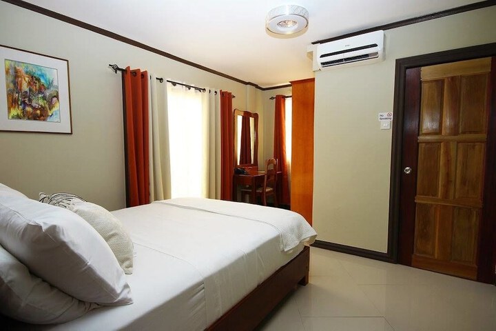 Room 5 of 13