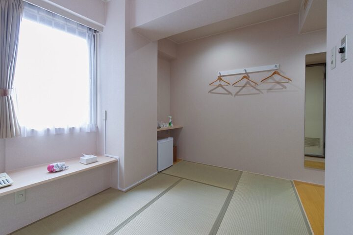 Room 17 of 100