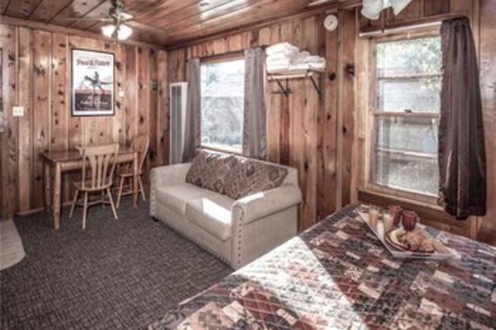 Apache Village 10 King Studio, Midtown, Sleeps 2 in Ruidoso, NM