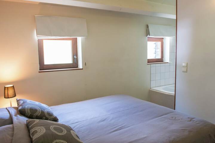 Room 3 of 40