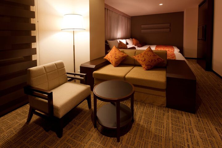 Room 4 of 107