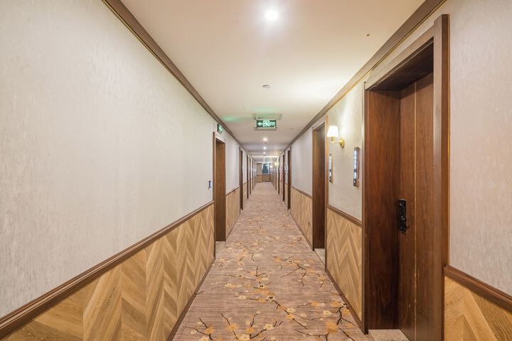 Ballroom/Hall 32 of 54