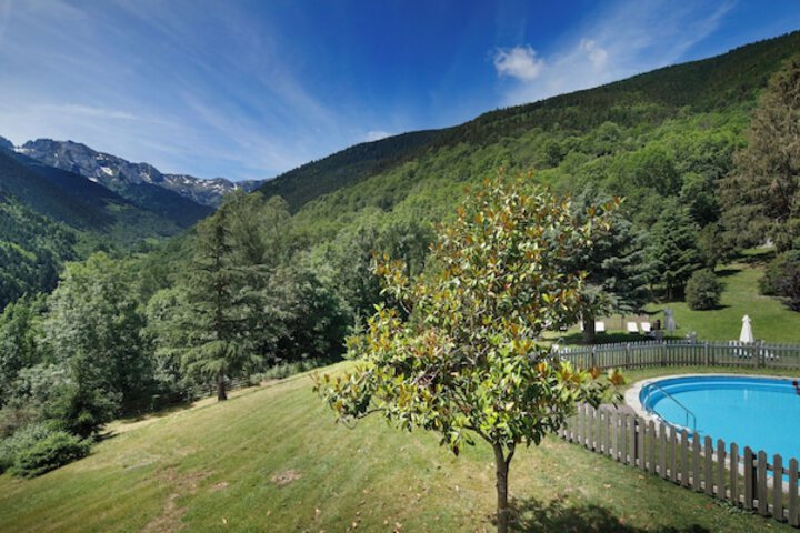 Pools & Facilities