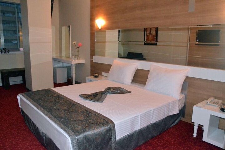 Room 9 of 36