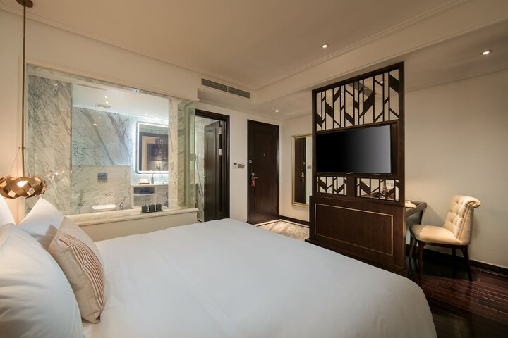 Room 28 of 144