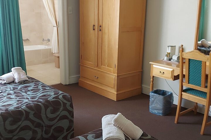 Room 8 of 17