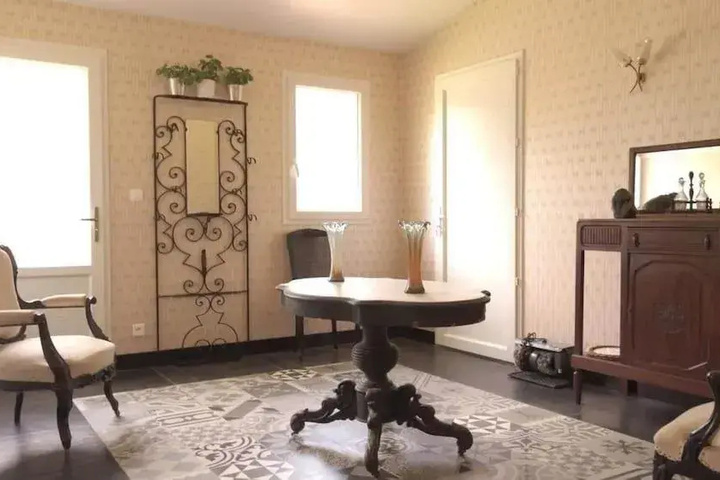 Room 9 of 14