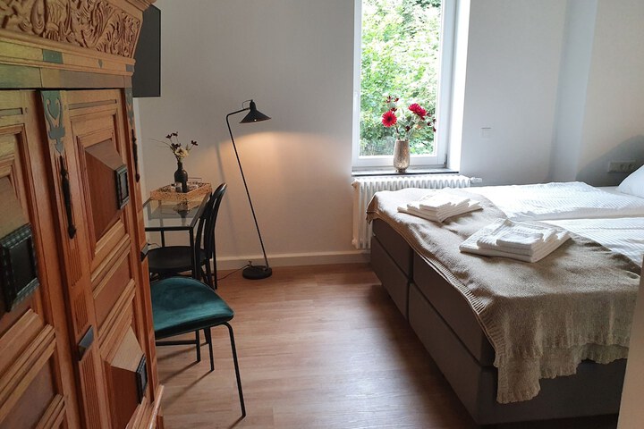 Room 4 of 37