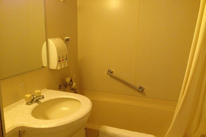 Room 14 of 24