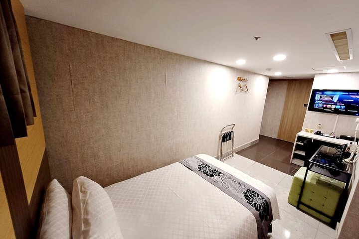 Room 29 of 61