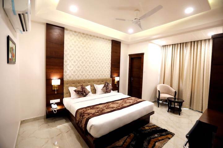 Room 14 of 28